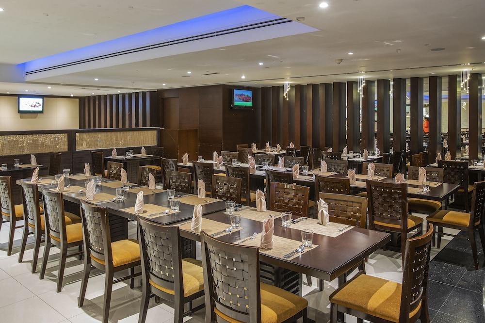 Asiana Hotel דובאי מראה חיצוני תמונה The interior of a typical buffet restaurant