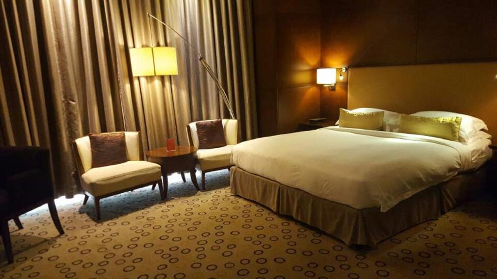 Asiana Hotel דובאי מראה חיצוני תמונה A room at the hotel