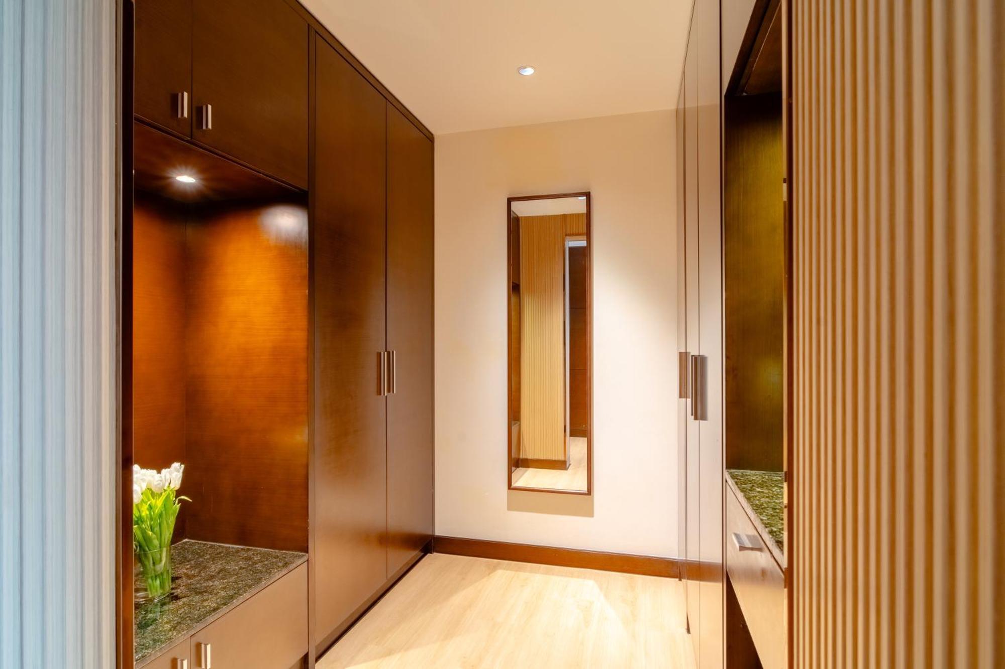 Asiana Hotel דובאי מראה חיצוני תמונה A walk-in wardrobe