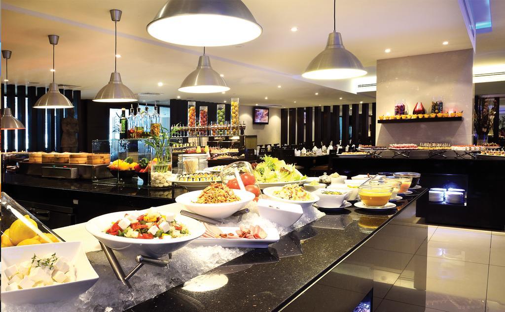 Asiana Hotel דובאי מראה חיצוני תמונה A buffet at a hotel