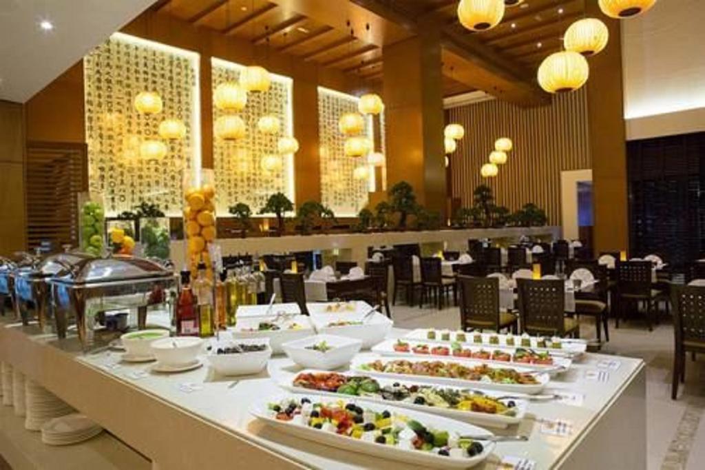 Asiana Hotel דובאי מראה חיצוני תמונה The restaurant at the hotel